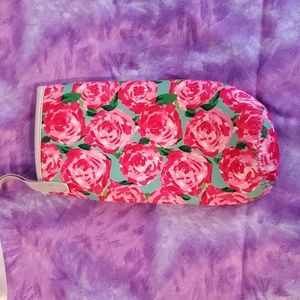 Neoprene water bottle holder.